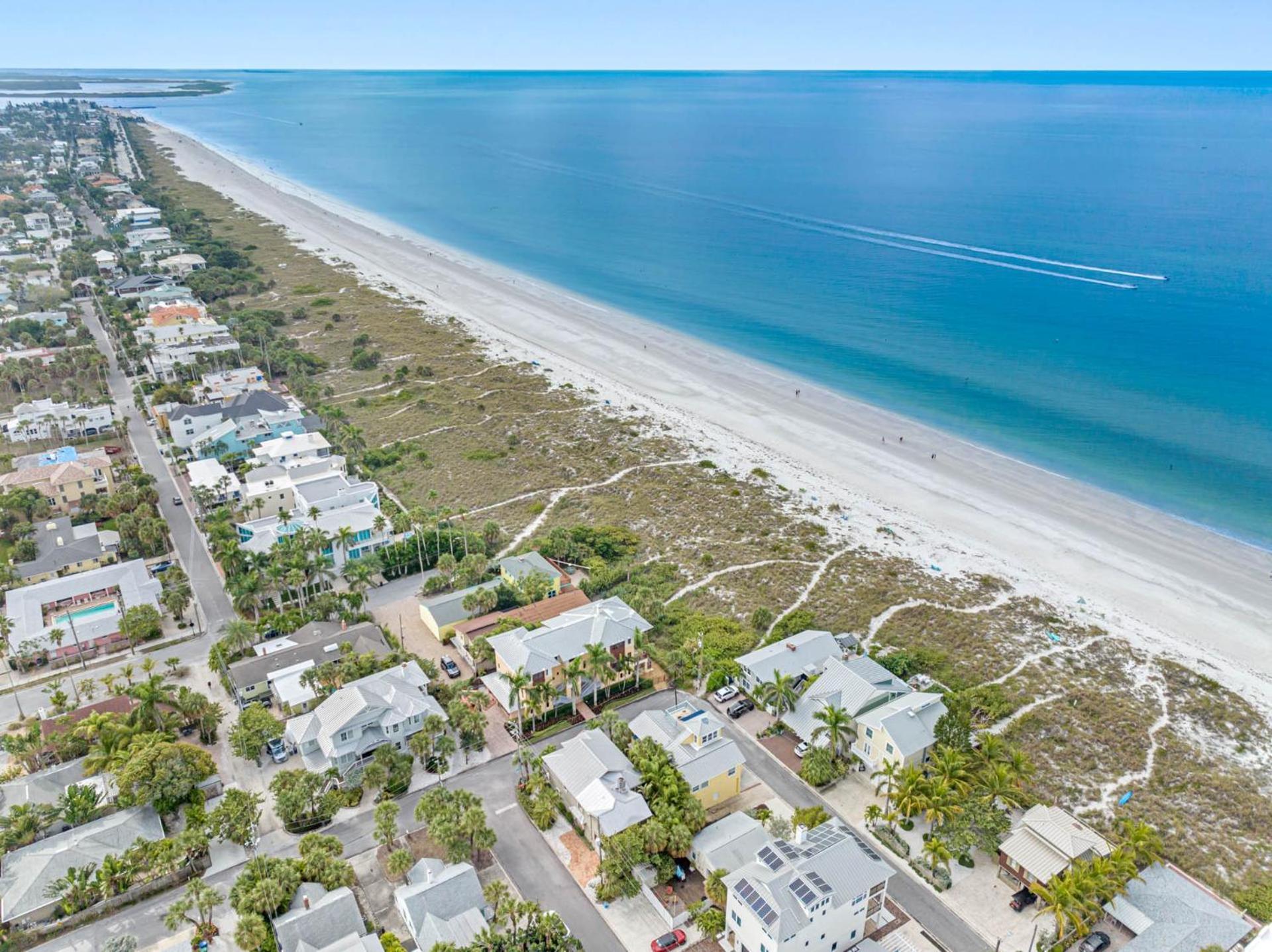 The Beach House Steps Away From Sanctuary Villa St. Pete Beach Exterior foto